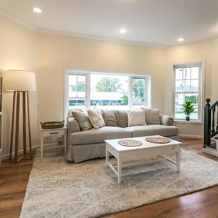 The Beach Pad- A Luxury Sylvan Getaway
